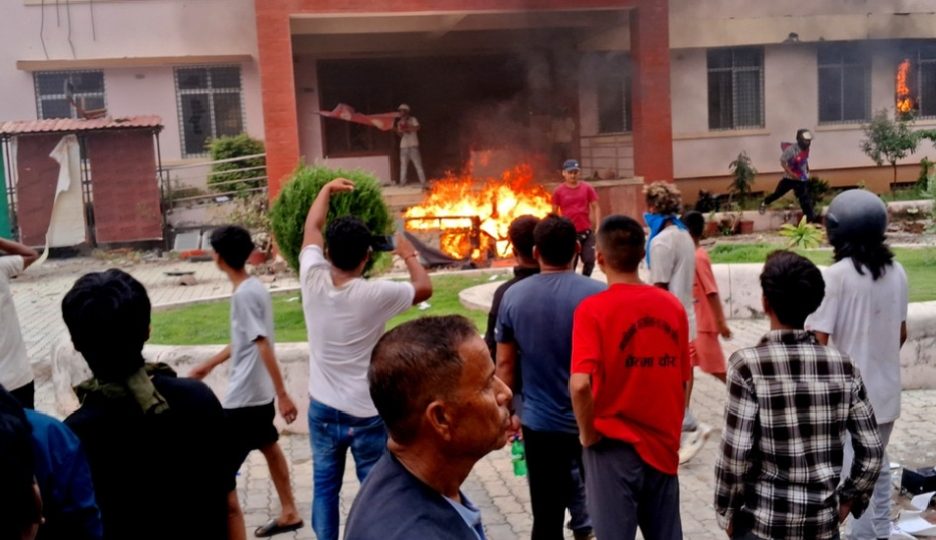 दाङमा आगजनी, तोडफोड र लुटपाट गर्ने १० जना पक्राउ