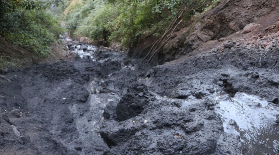 तिनाउ खोलाको मुहानमा सुक्खा पहिरो, तल्लो तटीय क्षेत्रका बासिन्दा त्रासमा
